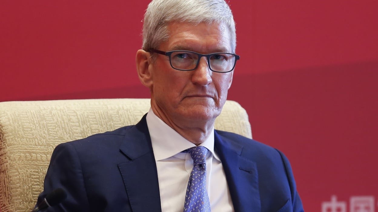 Apple CEO Tim Cook just dunked on Facebook and Mark Zuckerberg