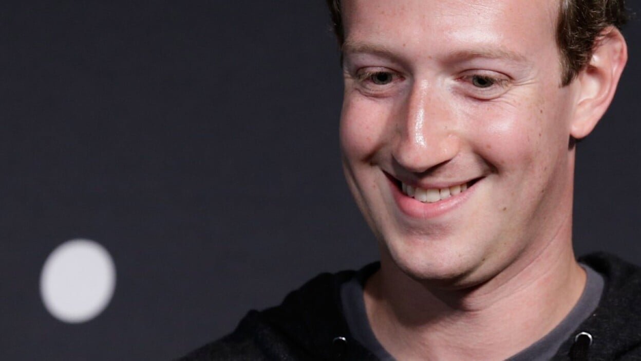 Mark Zuckerberg fires back at Tim Cook
